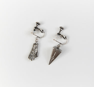 ハンド&モノリス イヤリング(ピアス)